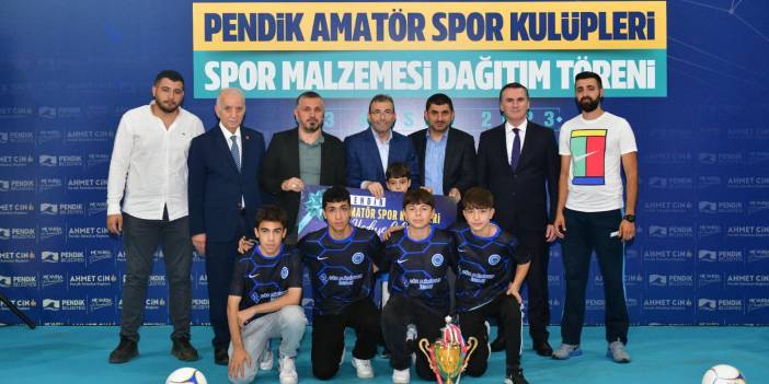 Başkan Ahmet Cin, spor malzemesi dağıtım töreninde konuştu: “Desteklerimizi imkanlar ölçüsünde sürdüreceğiz"
