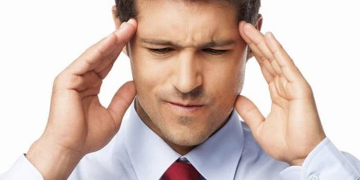 Uzmanlar uyardı: Sadece baş ağrısı sananlar dikkat! Beyin tümörü belirtisi olabilir