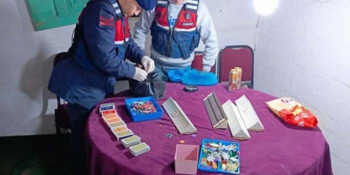Bağ evini kumarhaneye çevirdiler! Kumar oynayan 11 kişiye suç üstü!