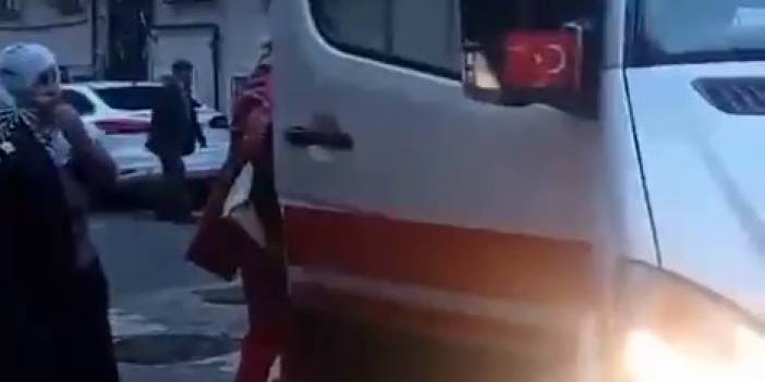 Yeni doğan bebeğini poşete koyup, camdan sokağa attı! Polislere verdiği tepki şoke etti!