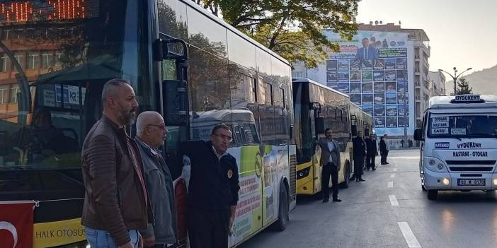 Halk otobüslerini durdurup hazır duruşa geçtiler! Şoförlerden Atatürk’e büyük saygı