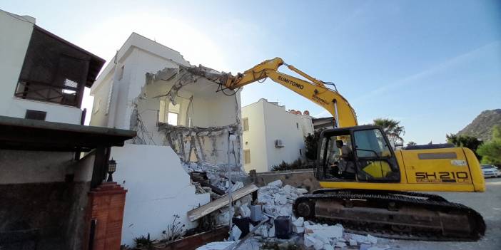 Tespit edilen kaçak eklenti yapılmış villalar bir bir yıkıldı!