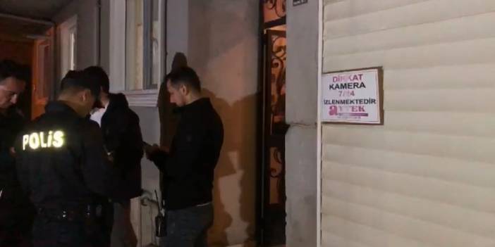 Pencereden eve giren hırsızlar ev sahibi gelince içeriden kapıyı kilitledi!