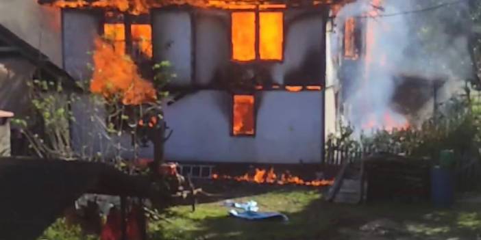 Sakarya' dehşet anları! Banyodayken evi yanan adamı kapıyı kırarak kurtardılar!