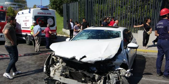 Pendik'te bariyere çarpan otomobilin sürücüsü yaralandı