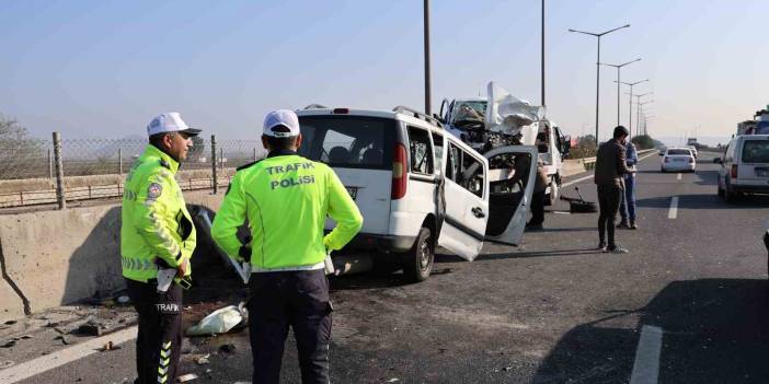 Polislerin "dur" ihtarına rağmen yaşandı! Otoyolda 8 kilometre ters gitti, otomobile çarptı!