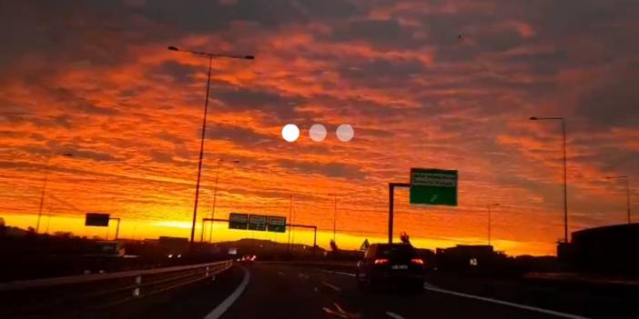 İstanbul'da bulutlar kızıla boyandı, manzara görenleri mest etti