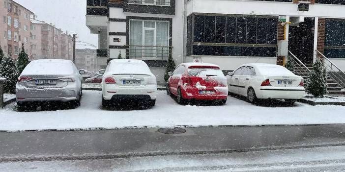 Beklenen kar yağdı! Bolu'da kar kalınlığı 10 santimetreye ulaştı