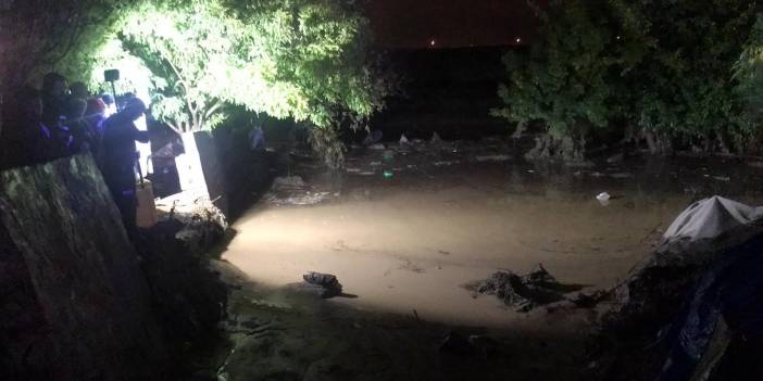 Batman’da sele neden olan sağanak bir kerpiç evi yerle bir etti! Birçok kayıplar var!