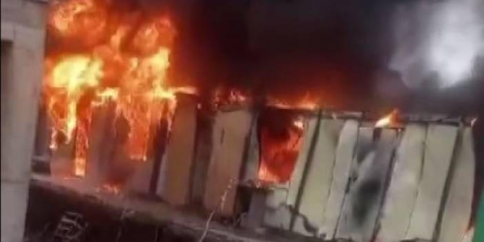 Herşeyin küle döndüğü konteynerde Kur'an-ı Kerim'in sayfalarına zarar gelmedi!