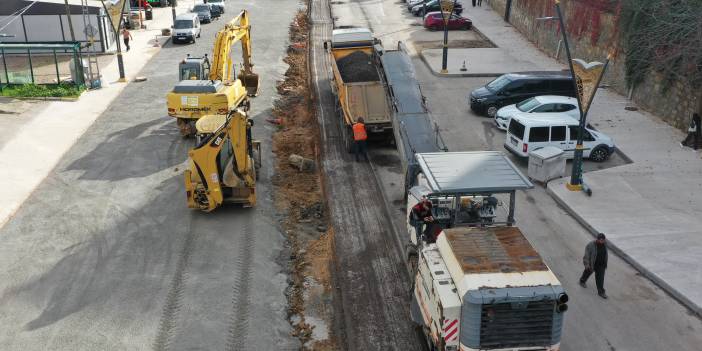 Pendik Belediyesi “Prestij Cadde” çalışmalarını sürdürüyor! Sıra asfaltlar ve kaldırımlarda!