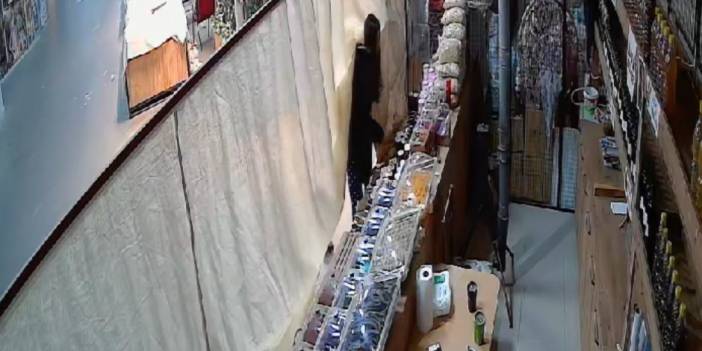 Pişkin kadın hırsız, alışverişe çıkmış gibi köy ürünlerini çantasına doldurup gitti! işte o görüntüler!