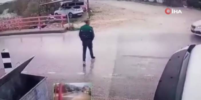 Antalya’da ilginç görüntüler! Yolun karşısına geçmek isteyen adama araba değil koç çarptı!