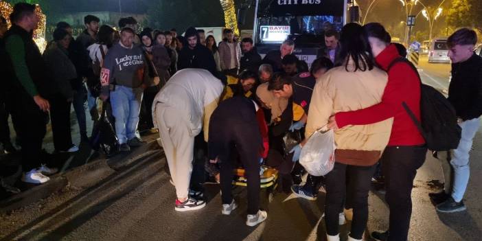 Motosikletin çarptığı yaya yerde inlerken, onlar film sahnesi gibi izledi!