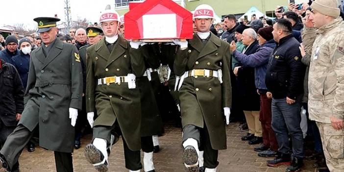 Türkiye şehitlerini uğurluyor...Şehit babasının o sözleri gözyaşlarına boğdu: Seninle gurur duyuyorum, Vatan sağ olsun