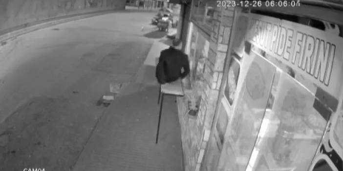 Hırsız engel tanımadı! Önce sadaka kutusuna göz dikti sonra park halindeki motosiklete!