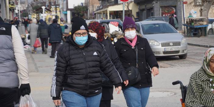 Uzmanlardan çağrı! Tokalaşma geleneğine ara verip maskeleri takın!