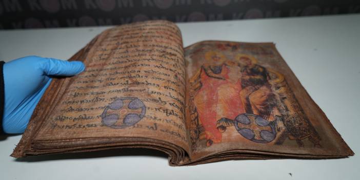 Tarihi eser kaçakcıları baltayı taşa vurdu! Satacakları deri kitap, sahte çıktı!