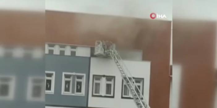 Sultangazi'de bir okulda çıkan yangında, panik dolu anlar!