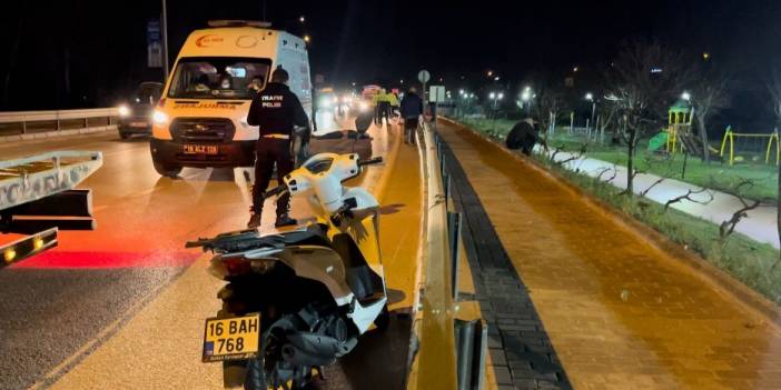 Bursa’da feci kaza! Motosiklet sürücüsü şiddetli rüzgarda savrulup, başını bariyerlere çarptı!
