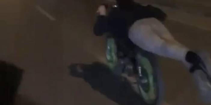 Trafikte canını hiçe sayan genç, yürekleri ağıza getirdi!