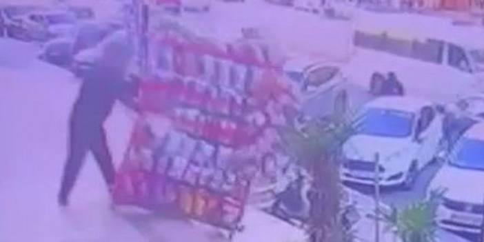 Esenyurt'ta bir garip olay! İşten çıkarılmayı hazmedemeyen işçi standı yıktı