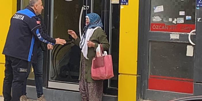 "Kalp hastasıyım" diyen yaşlı kadının içinde maraton koşucusu çıktı | Elazığ'da zabıta ekiplerinden dilenci operasyonu