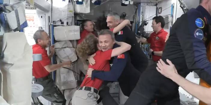 Tarihi an...! İlk Türk astronot Alper Gezeravcı Uluslararası Uzay İstasyonu'nda