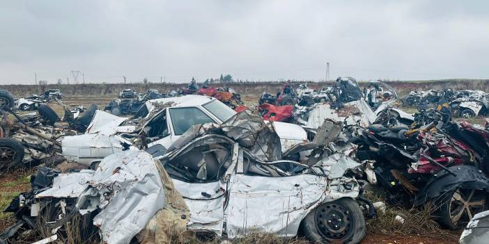 Araba mezarlığı dron ile görüntülendi! 6 Şubat depremleri, acı kayıpların yanı sıra mallara da zarar verdi