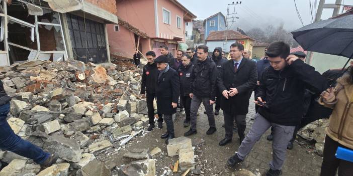 Tokat Valisi Hatipoğlu, heyelandan etkilenen köyde incelemelerde bulundu