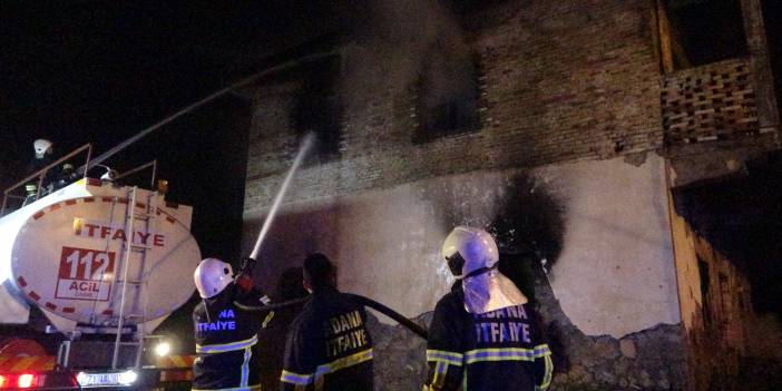 Adana’da gece yarısı feci yangın! Anne ve iki oğlu yanan evde can verdi!