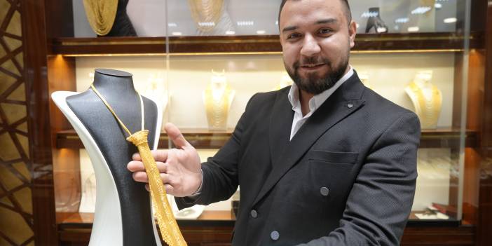 Gaziantep’te kuyumcuların yeni trendi Altın kravat vitrinlerde yerini aldı