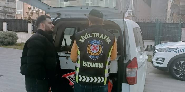Taksimetreyi açmayan şoför, onu uyaran gençleri otobanın ortasında indirmeye kalktı!
