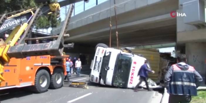 Bakırköy'deki feci tır kazasında yeni detaylar ortaya çıktı! 2019 tarihinde yine aynı köprünün altında sıkışarak yan yatmış!