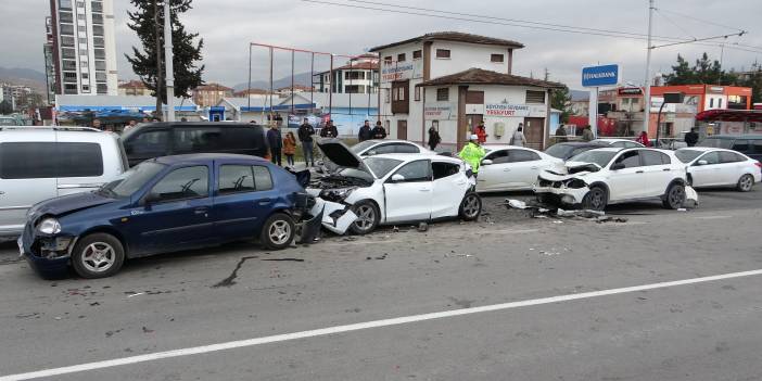 Malatya’da zincirleme kaza! Çok sayıda aracın karıştığı kazada can pazarı yaşandı!