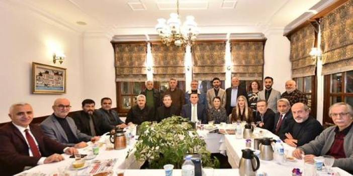 Pendik yerel medyası geleneksel iftar programında kaymakam Mehmet Yıldız ve Belediye Başkanı Ahmet Cin'i konuk etti