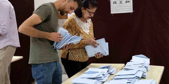 Türkiye tercihini yaptı! sandıklar açıldı, oylar sayılmaya başlandı, İşte ilk sonuçlar