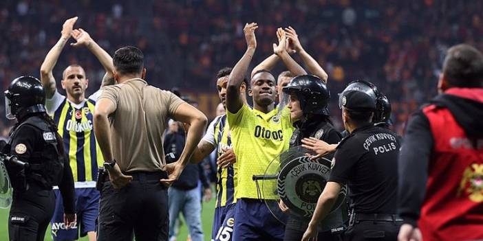 Fenerbahçe'de sürpriz ayrılık sinyalleri! O futbolcular hem taraftara hem takım arkadaşlarına veda etti