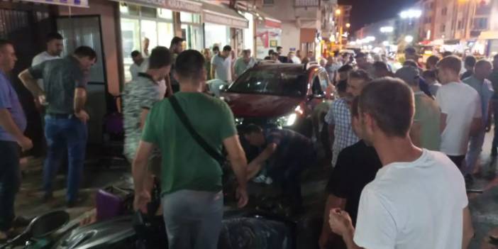 Tekirdağ'da feci kaza: Otomobil, kahvehanenin önünde oturanların arasına daldı!