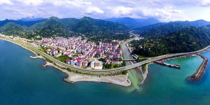 Renkli görüntülere sahne olan Arhavi Kültür Sanat Festivali 50. kez kapılarını araladı