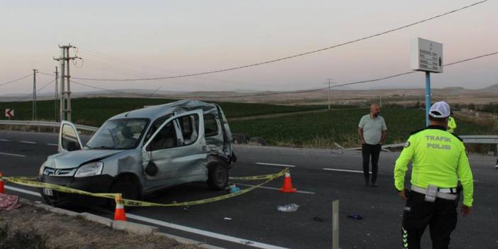 Kayseri'de feci kaza: Öğretmenlerin içinde bulunduğu ticari araç kamyonla çarpıştı!