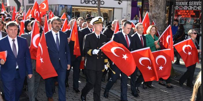 Cumhuriyetimizin Kuruluşunun 101. Yılında, Pendik’te 101 metrelik Türk bayrağı açıldı