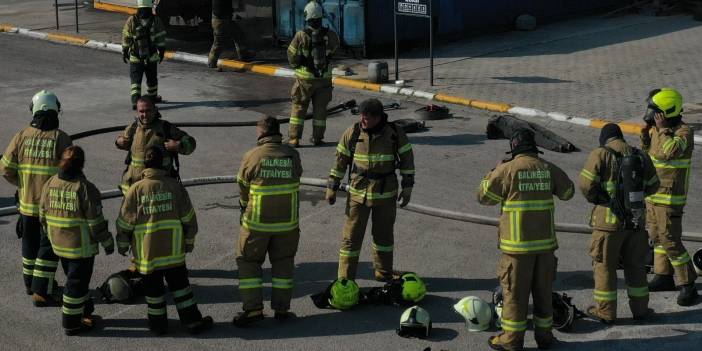 Balıkesir İtfaiyesinin eğitim tatbikatı gerçeği aratmadı: ''Hayat kurtarmayı seviyoruz''