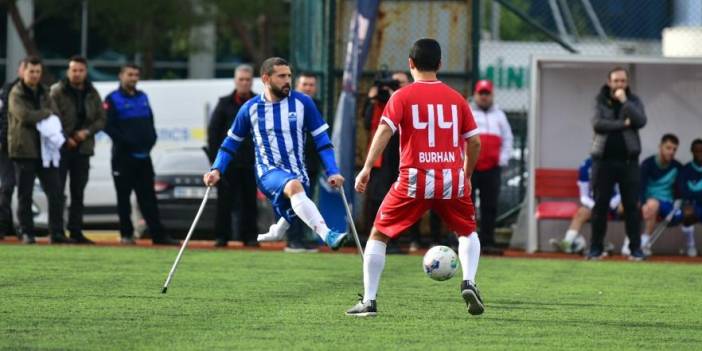 Pendik Belediyesi'nden “3 Aralık Dünya Engelliler Günü”ne özel futbol maçı