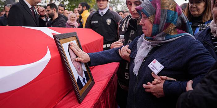 İzmir şehit polisi Mehmet Tozun'u son yolculuğuna uğurladı