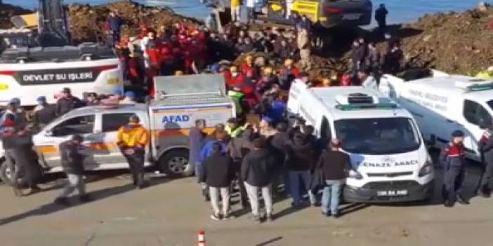 Artvin'den kötü haber geldi: Heyelanın yuttuğu aracın içindeki gençlerin, cansız bedenlerine ulaşıldı!