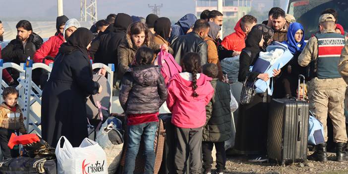 Hatay'daki Cilvegözü Sınır Kapısı'nda yoğunluk: Türkiye'deki Suriyelilerin ülkelerine dönüşü sürüyor