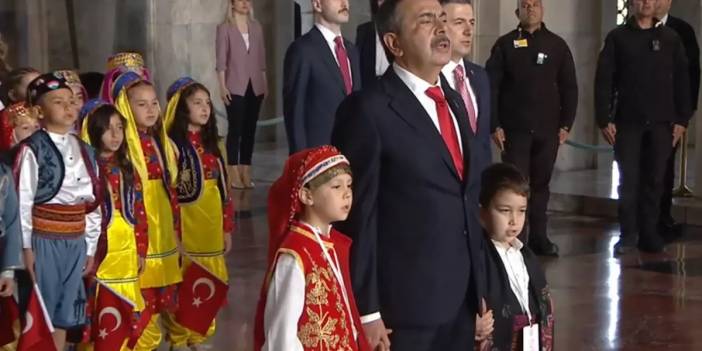 Anıtkabir'de 23 Nisan coşkusu: Bakan Tekin çocuklarla beraber Ata'yı ziyaret etti