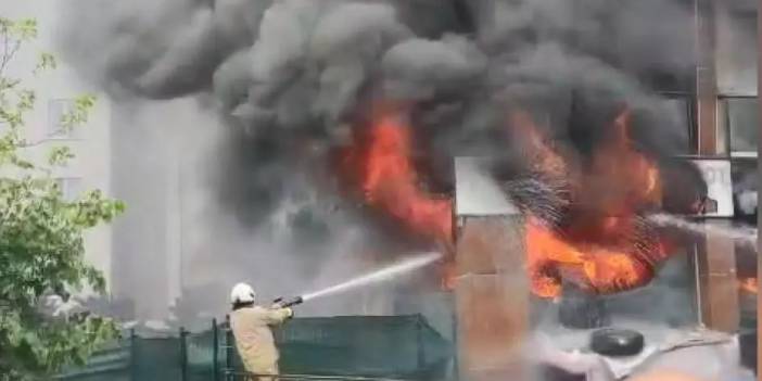İstanbul Pendik'te korkunç yangın: Bir işyerinde çıkan yangın kontrol altına alınmaya çalışılıyor!