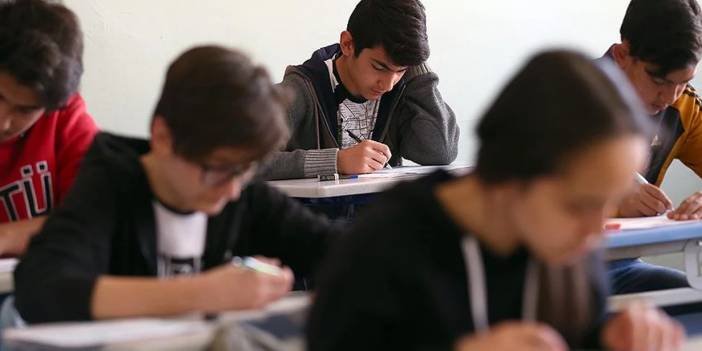 MEB'den yeni bir hamle: Zorunlu lise eğitiminde önemli değişim yaşanacak!